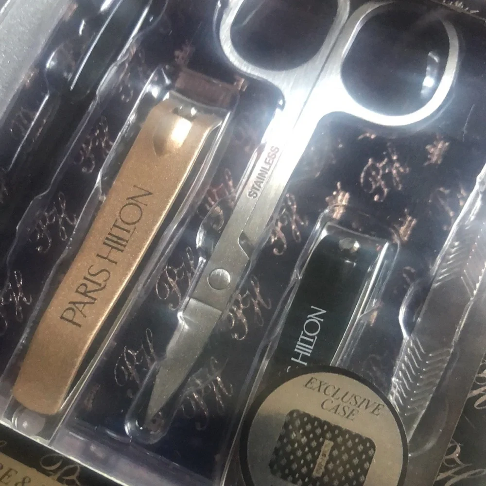 Paris Hilton Manicure & Pedicure Set with Carrying Case - Picture 4 of 7
